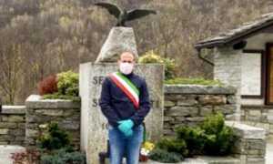 borgomezzavalle sindaco mascherina monumento