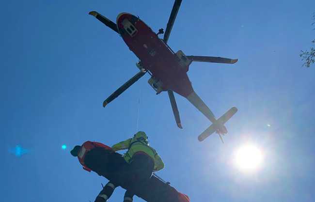 elicottero verricello salita barella luce