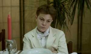 roamini film cameriere pensa