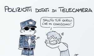 sapo poliziotti telecamera divisa