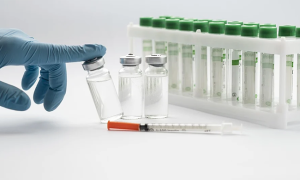 vaccinazione siringa covid