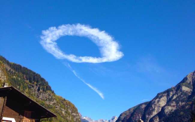 cerchio cielo azzurro