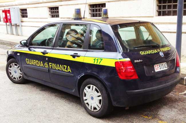 guardia finanza auto