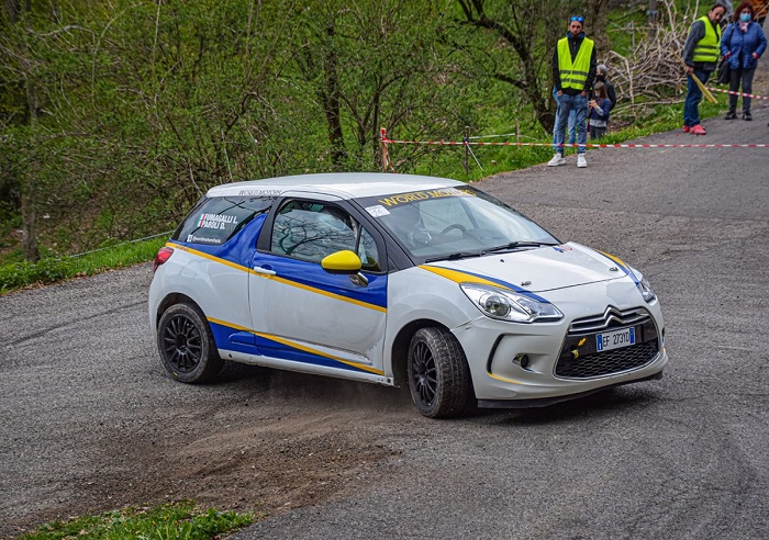 Prove di rally sulle strade di Camandona in affitto