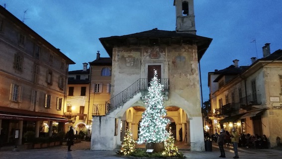 Orta, appuntamento augurale in piazza Motta con gli Alpini