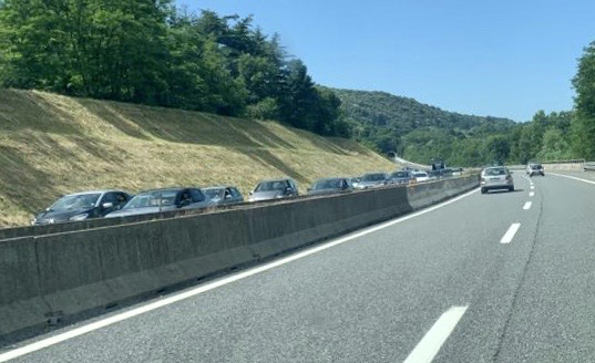 autostrada traffico sole giu 10